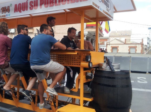  Pedalare con la botte di birra 